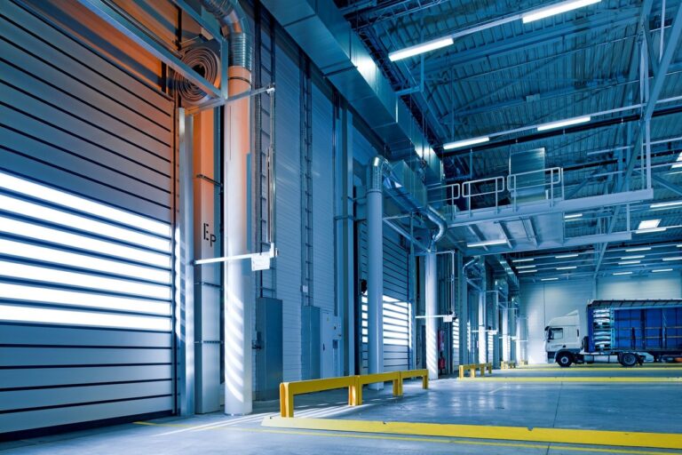 Chauffage d&rsquo;entrepôt – comment chauffer efficacement un hall de stockage